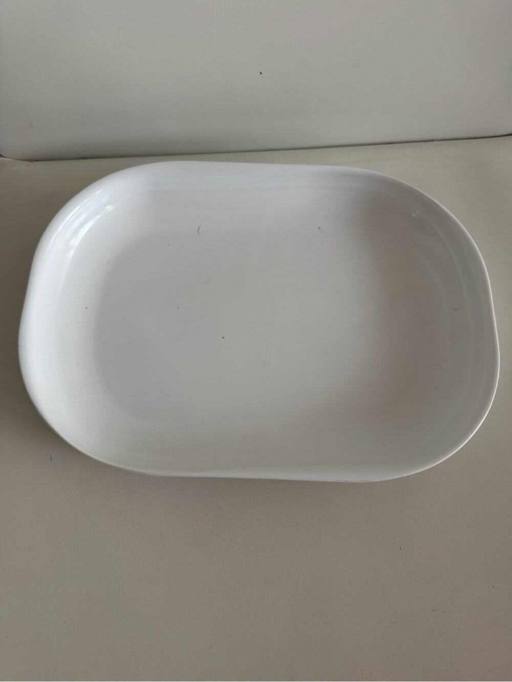 🗽Zac Designs Oval Plastic Serving Platter in White - Sleek Tableware